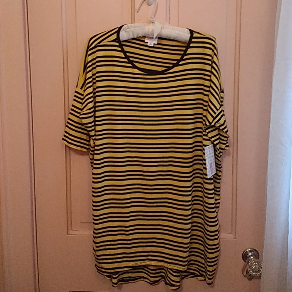 Lularoe Irma Size medium short sleeve tunic